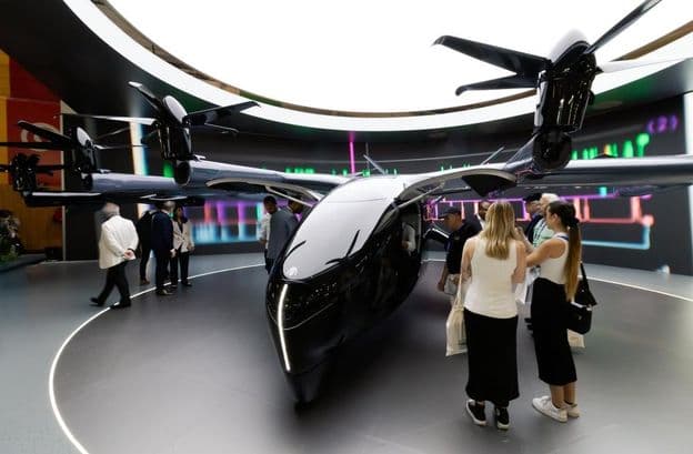 Elektrické taxi eVTOL Midnight od Archer Aviation na výstave.