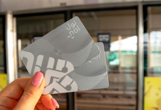 Dubajská metro karta, Nol karty v rukách ženy.