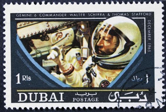 Dubajská pečiatka s astronautom.