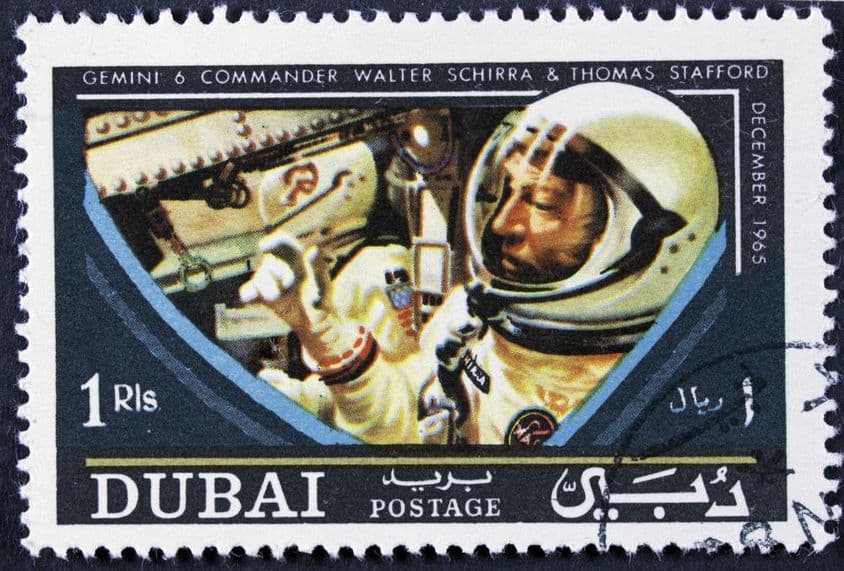 Dubajská pečiatka s astronautom.