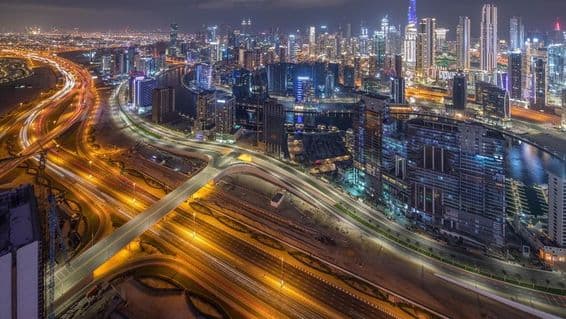 Al Khail Road, most nad cestou.