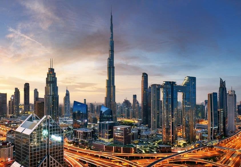 Dubajská panoráma, Burj Khalifa v strede.