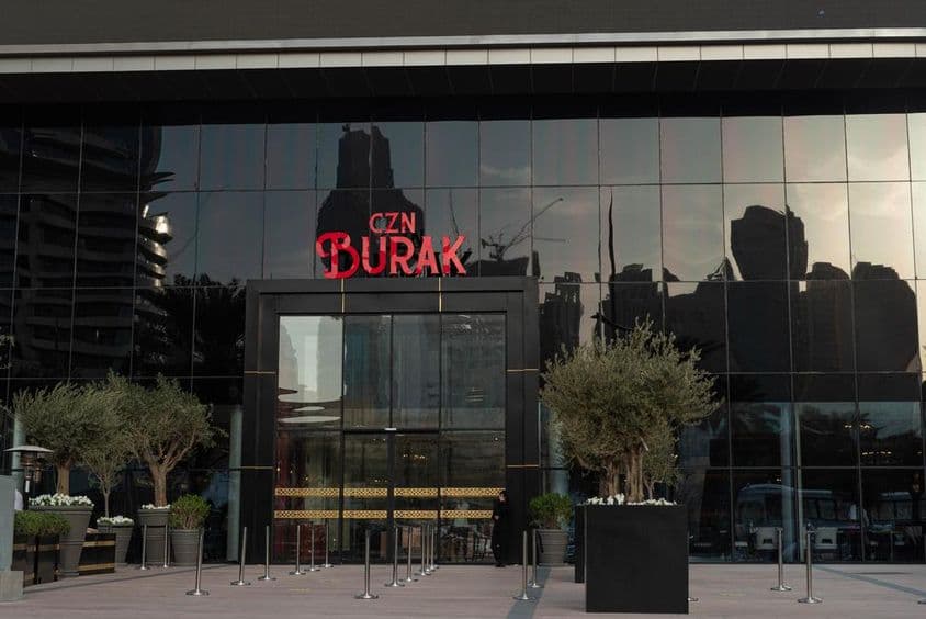 Vchod do reštaurácie CZN Burak v Dubaji.
