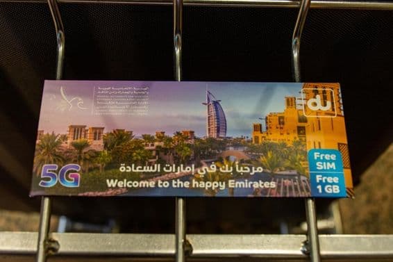 Staršia turistická SIM karta du, stále obsahuje 1GB dát.