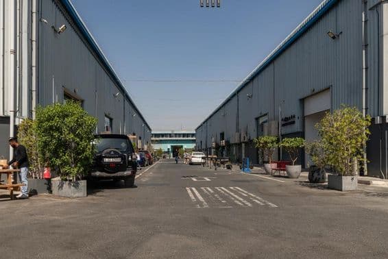 Alserkal Avenue v Dubaji, pomaly pripravuje miesto pre trh tento víkend.