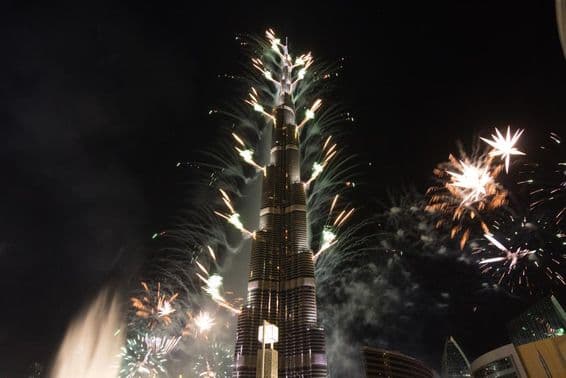 Slávnostný ohňostroj na Burj Khalife na Silvestra.