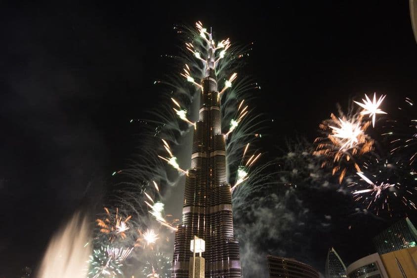 Slávnostný ohňostroj na Burj Khalife na Silvestra.