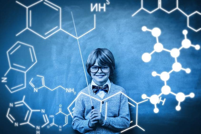 Študent je zobrazený s projekciou chemického väzbového atómu.