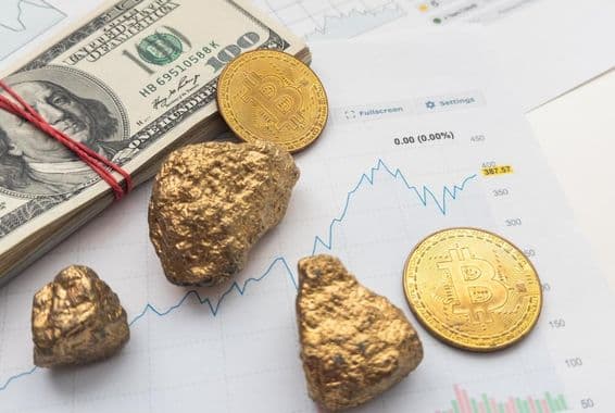 Zlato, Bitcoin minca, balík dolárov.