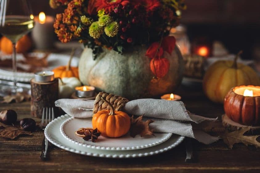 Útulné novembrové stolovanie.