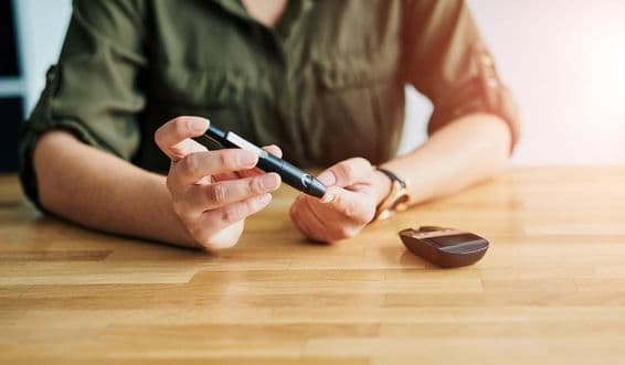 Diabetes, prstový monitor.
