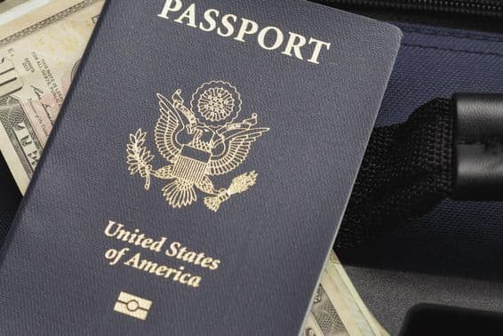 Cestovný pas USA na dolároch.