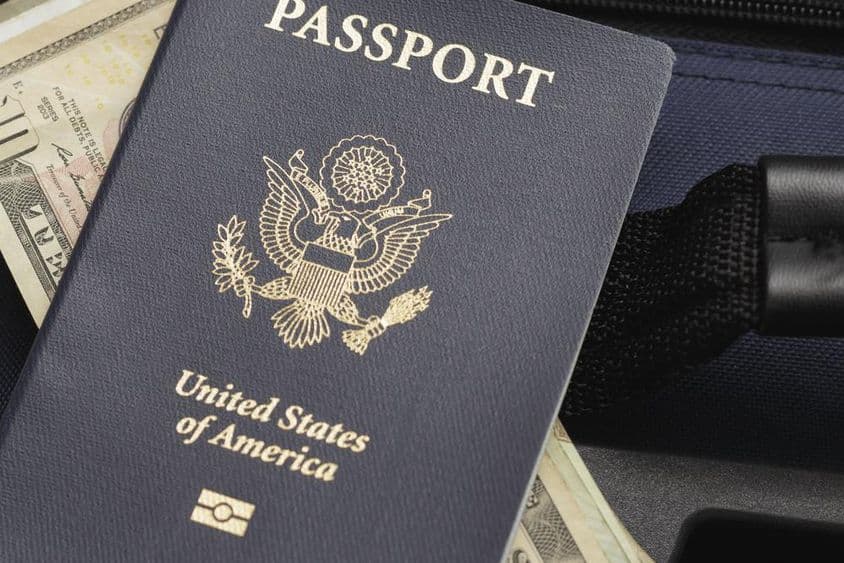 Cestovný pas USA na dolároch.