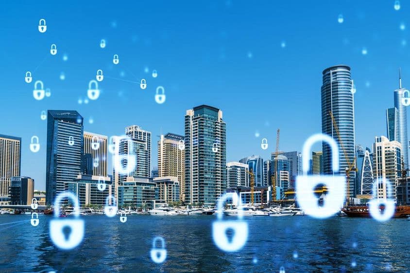 Dubajský obchodný centrum, projektovaný s visiacimi zámkami.