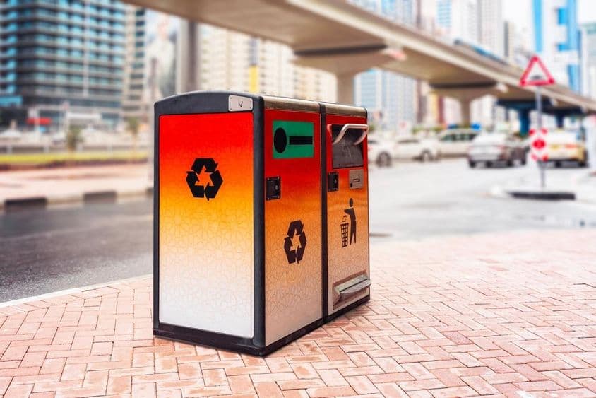 Dubajský zberný kôš na separovaný odpad.