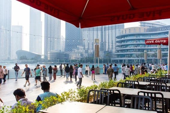 Five Guys Dubaj, výhľad z terasy.