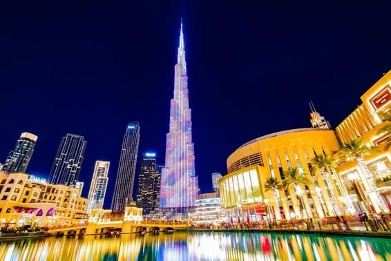 Burj Khalifa osvetlená.