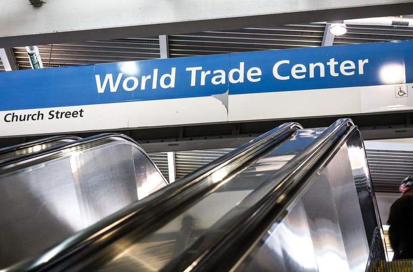 Stanica metra Dubai World Trade Center.