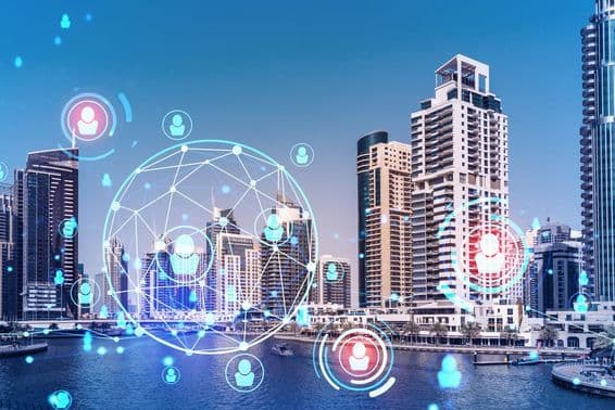 Dubajská obchodná panoráma, mrakodrapy, holografické ikony, koncept ľudských zdrojov.