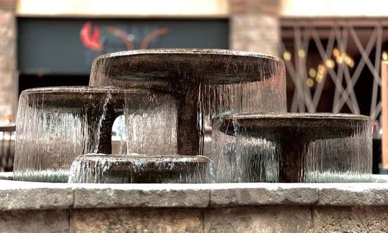 Zamrznutá fontána v Dubaji.