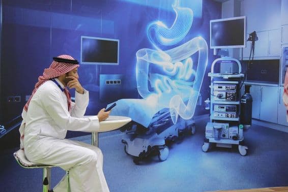 Scéna na Arab Health výstave v Dubaji pre globálny zdravotnícky priemysel.