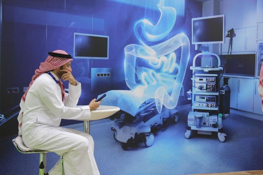 Scéna na Arab Health výstave v Dubaji pre globálny zdravotnícky priemysel.