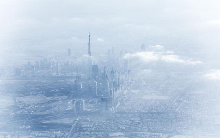 Dubajske obzory, zahalené počasie.