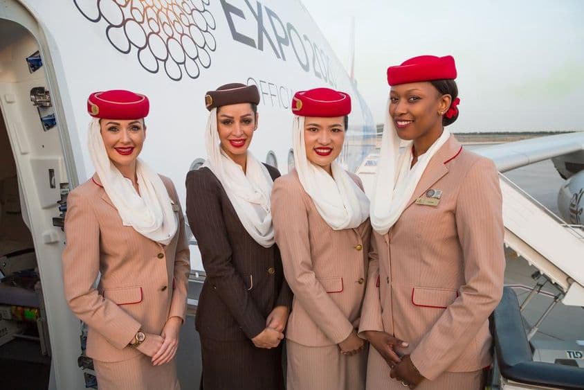 Členovia posádky leteckej spoločnosti Emirates.