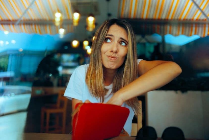 Obáva sa ženská návštevníčka kvôli nedostatku peňazí kvôli rastu cien.