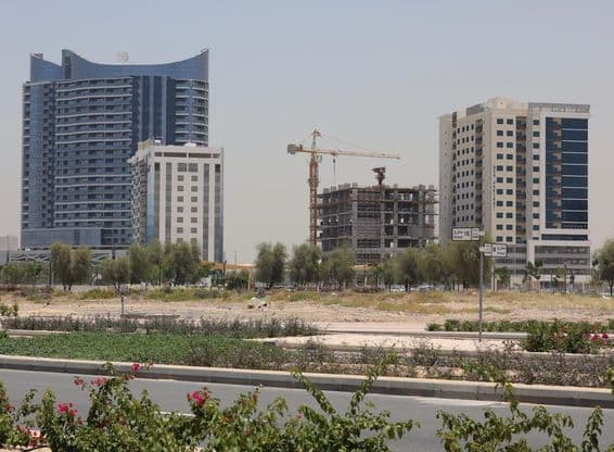 Obytné budovy v Dubaj Land Residence komplexe.