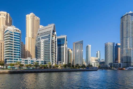 Mrakodrapy v prístave Dubai Marina.