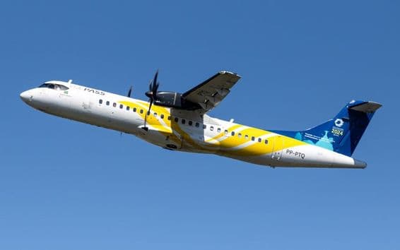Lietadlo ATR 72-600 vo vzduchu.