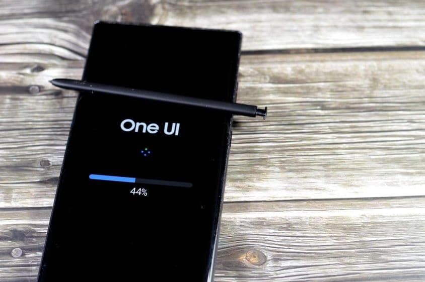 Vlajkové smartfóny Samsung, aktualizácia One UI s AI.