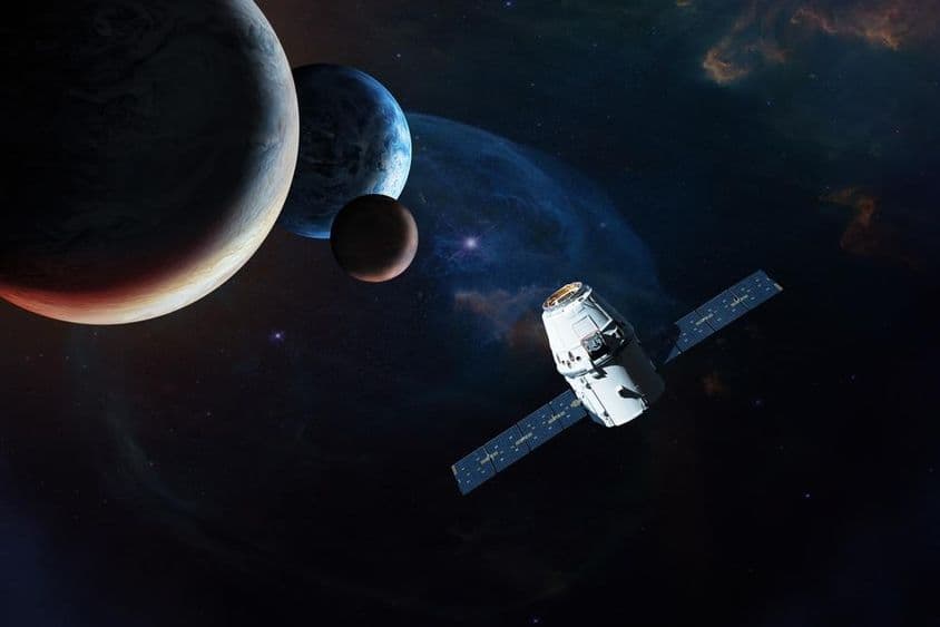 Družica blízko planét v hlbokom vesmíre.