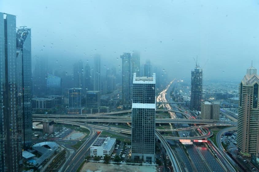 Dubaj, Spojené arabské emiráty, počas silného dažďa.