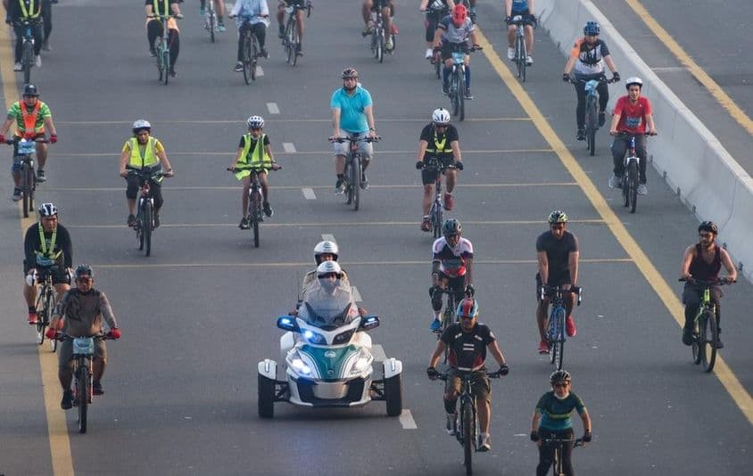 Cyklistické preteky v Dubaji, uzávierky ciest.
