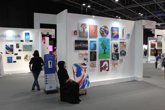 Verejný výstavný priestor na výstave World Art Dubai.