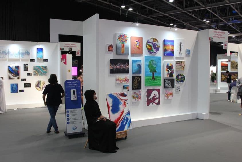Verejný výstavný priestor na výstave World Art Dubai.