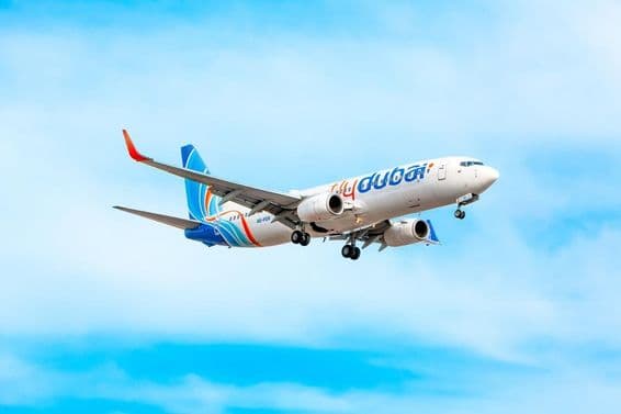 Boeing 737-800 flydubai (A6-FER) pristáva.