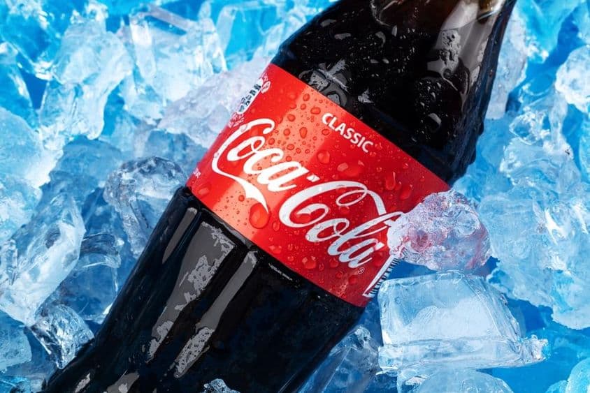 Fľaša Coca-Cola na ľade.