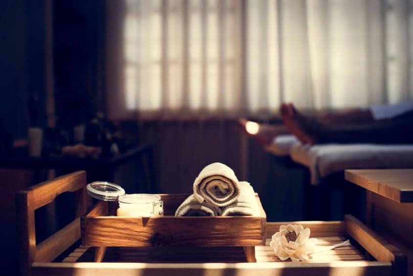 Terapeutická liečba vo wellness salóne.