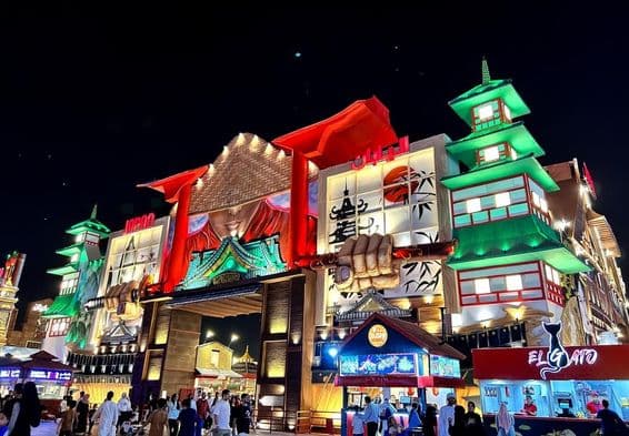 Vstupné brány japonského pavilónu v Global Village.