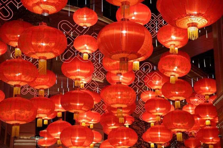 Sviatočné lampióny oslavujúce Čínsky nový rok.