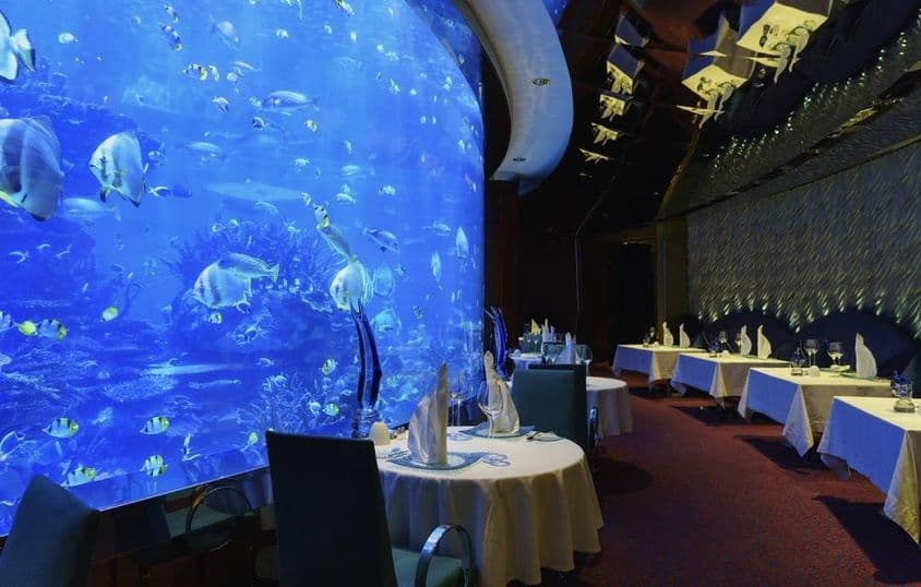 Burj Al Arab, Dubaj, stolovacie stoly.