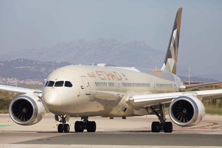 Etihad Airways Boeing 787-9 Dreamliner na rolovacej dráhe.