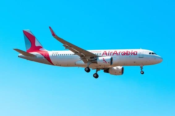 Air Arabia Airbus A320 (A6-AOE) pristáva.