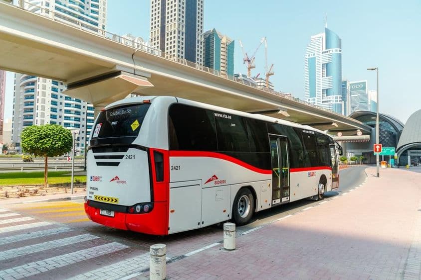 Autobus úradu pre cesty a dopravu (RTA) v Dubaji.