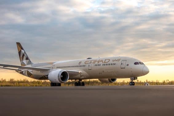 ETIHAD Airways Boeing 787-9 Dreamliner rolovací pred vzletom.