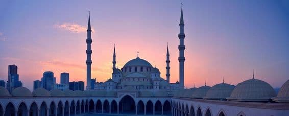 Šejk Zayedova mešita, druhá najväčšia mešita v SAE.