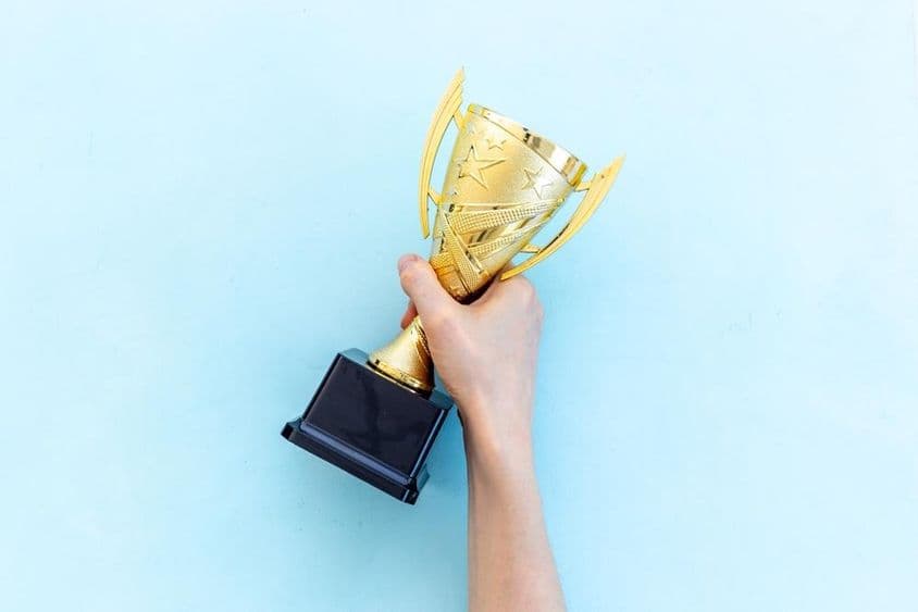 Zlatá trofej udelená víťazovi finále.